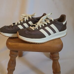 adidas Womens Brown and White Classic Trainer Sneakers